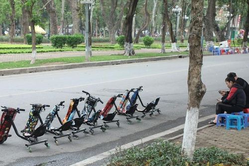 Phố đi bộ xa trung tâm vắng khách