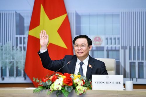 Chủ tịch Quốc hội hội đàm với Ủy viên trưởng Nhân đại toàn quốc Trung Quốc