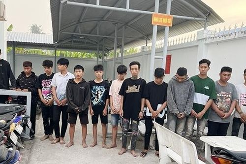 Ngăn chặn 30 thanh, thiếu niên mang hung khí chuẩn bị hỗn chiến