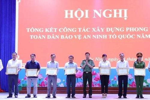 Tây Ninh: Khen thưởng nhiều tập thể, cá nhân trong phong trào toàn dân bảo vệ ANTQ