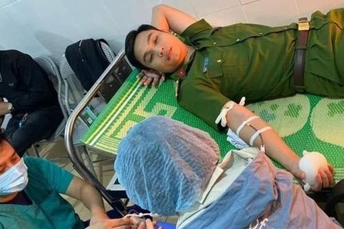 Trung úy Công an hiến máu cứu sản phụ