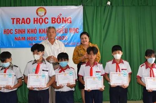 Vedan Việt Nam tặng học bổng khuyến học và 'Nhà hậu phương'
