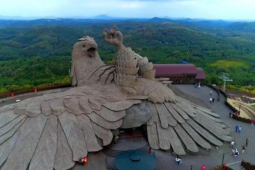 Ngắm bức tượng chim đá lớn nhất thế giới