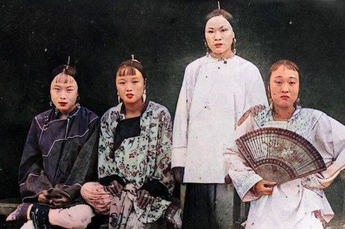 Chiêm ngưỡng loạt ảnh hiếm thời nhà Thanh: Nhan sắc đệ nhất kỹ nữ cũng không gây hiếu kỳ bằng đôi chân 'cực phẩm'