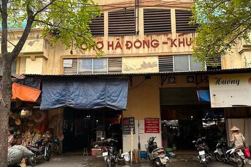 Mua bán online lên ngôi, chợ truyền thống ế ẩm, vắng khách