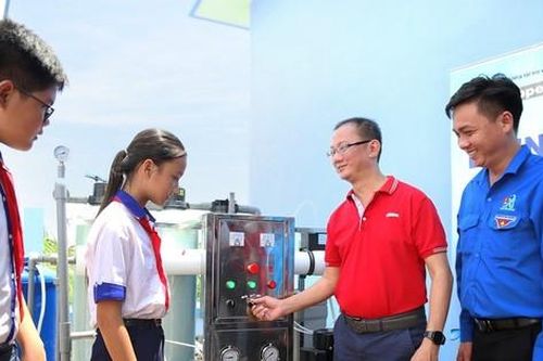 Tiền Giang: Keppel cùng báo Tiền Phong đưa nước sạch đến vùng hạn mặn