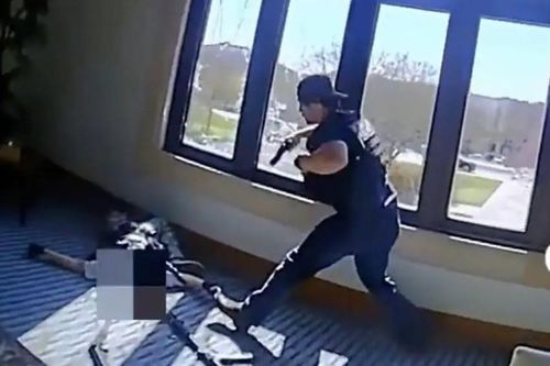 Cảnh sát đấu súng với nghi phạm ở trường tiểu học Mỹ