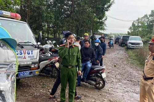 Hai vợ chồng tử vong trong ôtô đỗ ở sân bóng tại Quảng Ninh