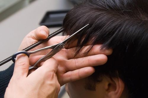 Vì sao giáo viên Nhật vẫn tiếp tục cắt tóc của học sinh