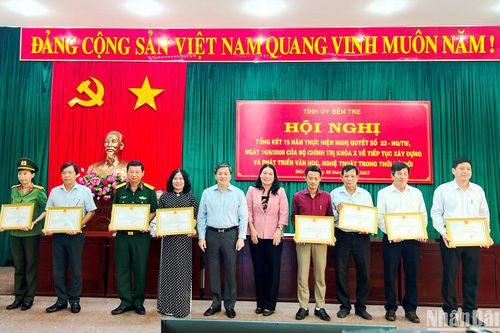 Bến Tre tiếp tục xây dựng và phát triển văn học, nghệ thuật trong thời kỳ mới