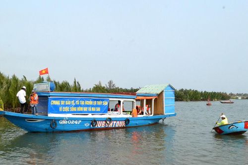 Quảng Nam thả 600 nghìn con tôm sú giống xuống khu vực rừng dừa Bảy Mẫu