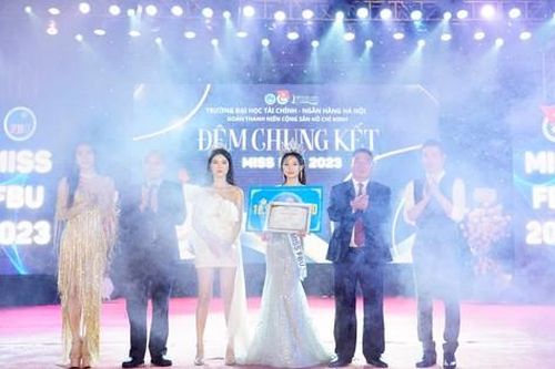 Tân Hoa khôi trường ĐH Tài chính Ngân hàng Hà Nội sinh năm 2003
