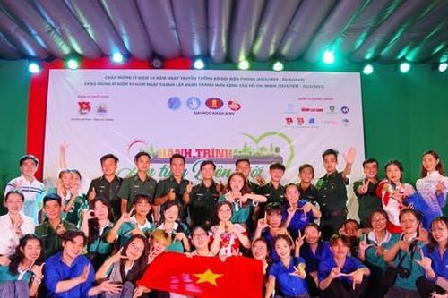 'Hành trình ấm tình biên giới' mang niềm vui đến bà con khó khăn vùng biên giới An Giang