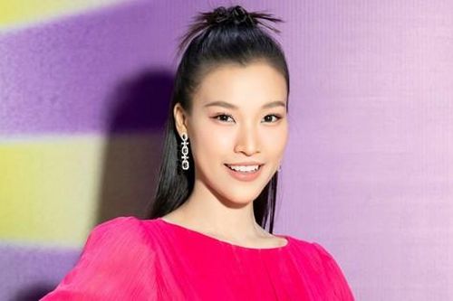 Đụng độ 'nữ hoàng phòng vé', V-net ngỡ ngàng khi Á hậu Hoàng Oanh hé lộ áp lực vì điều này