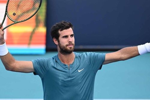 Miami Open: Karen Khachanov dứt chuỗi 23 trận thua liên tiếp trước Tốp 10, lần đầu thắng Stefanos Tsitsipas