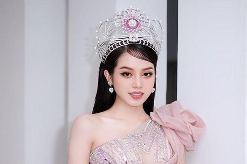 Hoa hậu Thanh Thủy thừa nhận 'dao kéo' vòng 1, sửa mũi