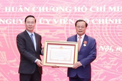 Nguyên Bí thư Thành ủy Hà Nội Phạm Quang Nghị được tặng thưởng Huân chương Hồ Chí Minh