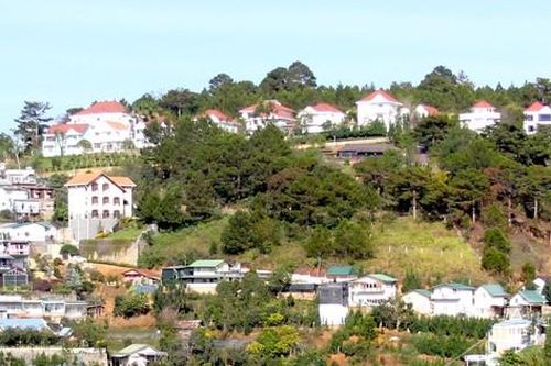 Cận cảnh thung lũng mọc đầy nhà trái phép ở Đà Lạt