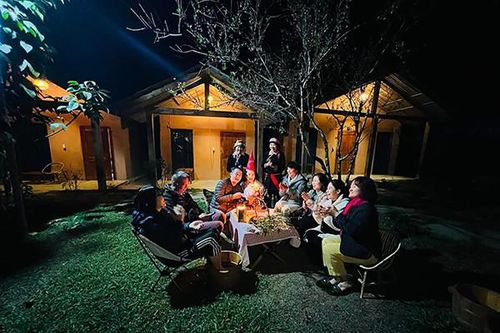 Nụ cười rạng rỡ, dịch vụ từ tâm 'níu chân' du khách