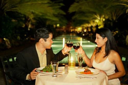 Làm gì để có thể hẹn hò và kết hôn với người giàu có?