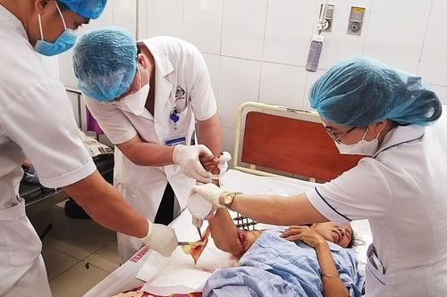 Bệnh viện Hữu nghị Đa khoa Nghệ An: 5 giờ 'chạy đua' nối lại cánh tay đứt rời cho bệnh nhân