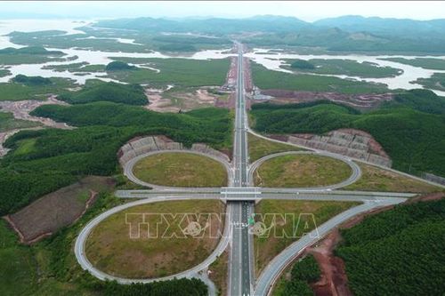 Kết hợp chặt chẽ phát triển giao thông vận tải gắn liền với quốc phòng, an ninh
