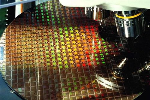 Samsung và các công ty bán dẫn đối mặt với khủng hoảng nếu Mỹ ban hành lệnh cấm chất PFAS độc hại