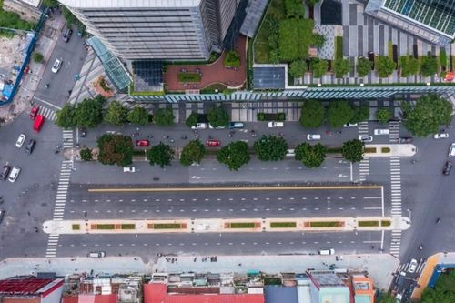 Lắp mái che vỉa hè TPHCM: Không hợp lý về kỹ thuật và kinh tế xã hội
