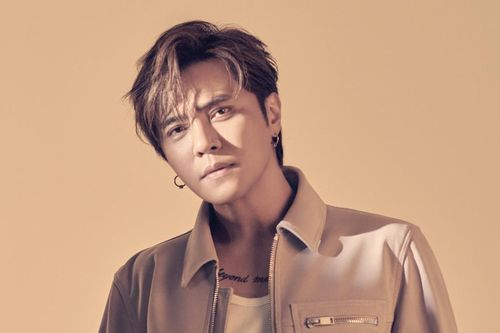 Nam ca sĩ nổi tiếng phải giả gái để mưu sinh sau bê bối đời tư