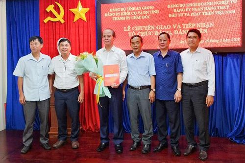 Chuyển giao tổ chức Đảng, Đoàn của BIDV An Giang và chi nhánh Bắc An Giang