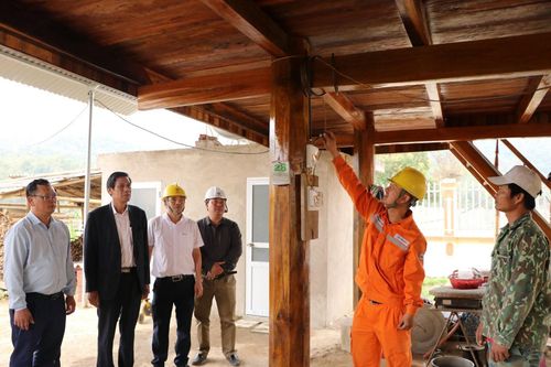PC Lai Châu: Mang ánh sáng tới hơn 100 hộ dân vùng cao huyện Nậm Nhùn