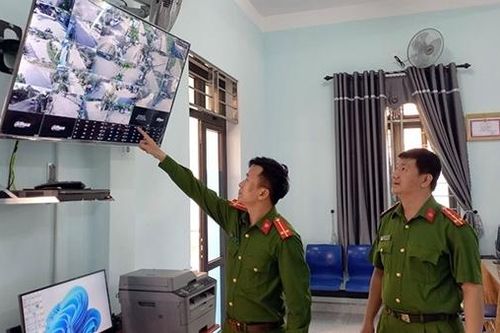 Trung úy Công an xã tận tụy với công việc