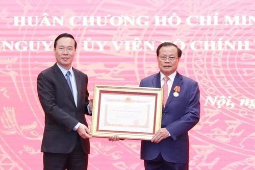 Đồng chí Phạm Quang Nghị được tặng Huân chương Hồ Chí Minh
