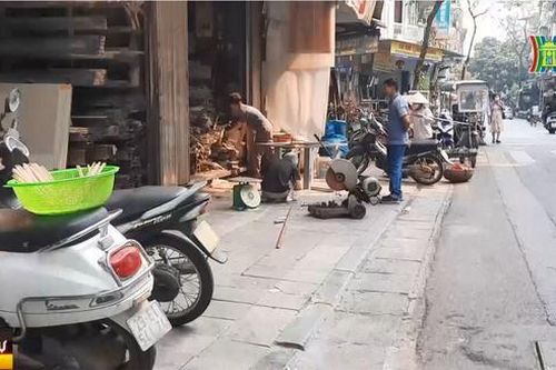 Vỉa hè cho người đi bộ - Cần hài hòa lợi ích đôi bên