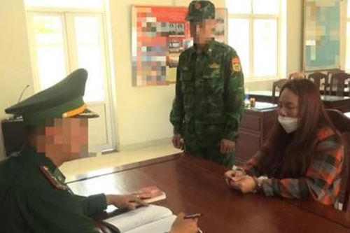 Một phụ nữ vận chuyển gần 12.000 viên ma túy giấu trong túi gạo nếp