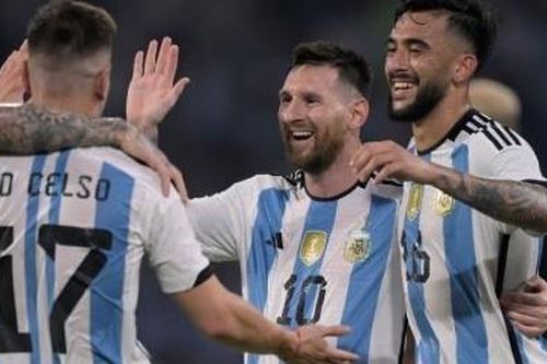 Video Messi lập hat-trick trong trận Argentina thắng đối thủ 7-0