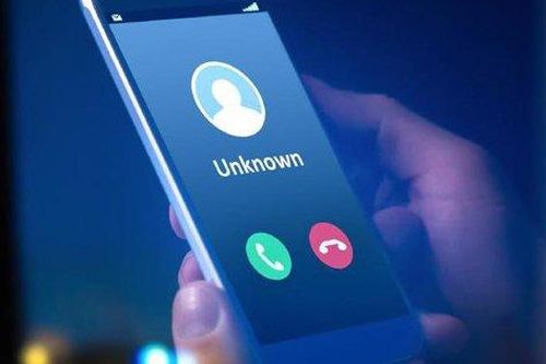 Nghe cuộc điện thoại từ số lạ, hiệu trưởng bị lừa mất gần 1 tỷ đồng