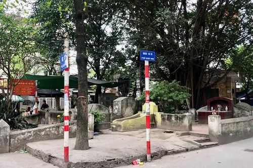 Hi hữu 'phố nghĩa địa' giữa lòng Hà Nội