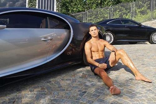 Bạn gái dừng tặng Ronaldo siêu xe