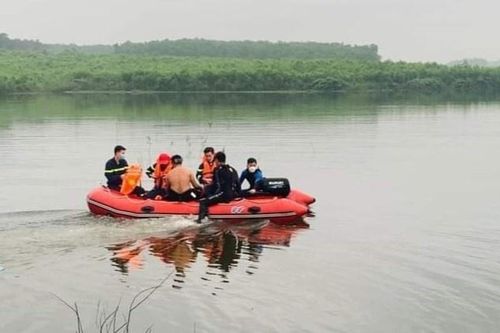 Phát hiện thi thể bé trai 8 tuổi dưới hồ Khe Mây