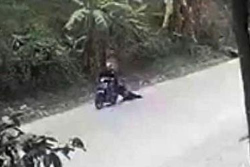 Bắt 2 đối tượng dùng kiếm đe dọa, cướp xe máy của cô gái