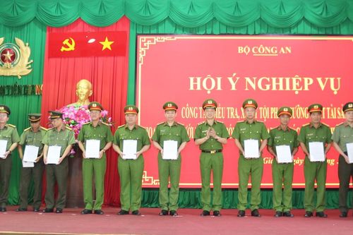 Đấu tranh, xử lý triệt để các loại tội phạm mới