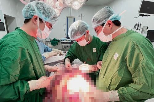Kích hoạt báo động đỏ cứu sống bệnh nhân bị dao đâm thấu ngực