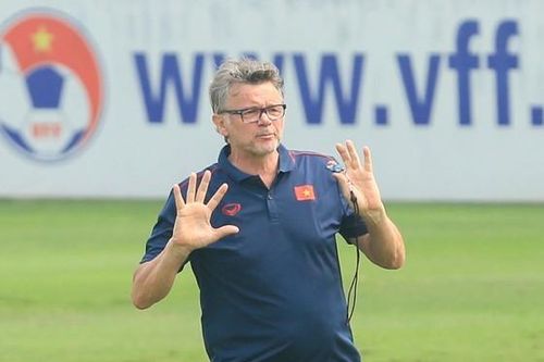 Báo Trung Quốc lo ngại HLV Philippe Troussier bị sa thải