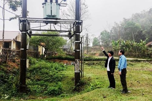 Dân nghèo ở Nà Đang đã được mua điện đúng giá Nhà nước quy định
