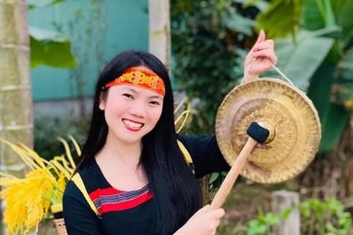 Đưa gạo lứt vượt lũy tre làng