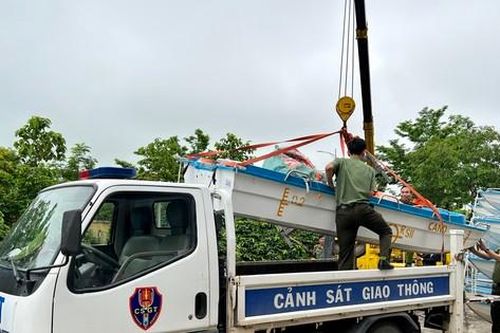 Bộ Công an trang cấp 40 xuồng máy cho Công an TT-Huế