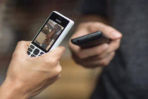 Giới trẻ Mỹ chia tay smartphone, quay về với điện thoại 'cục gạch'
