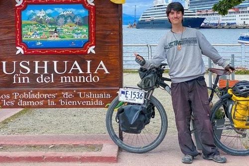 Đạp xe 32.000 km, thiếu niên 17 tuổi hoàn thành chuyến đi qua 14 nước