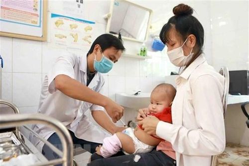 Bộ Y tế hướng dẫn về khám sàng lọc trước tiêm chủng cho trẻ em